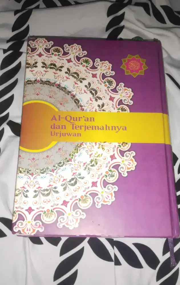 Al Qur'an dan terjemahan .
