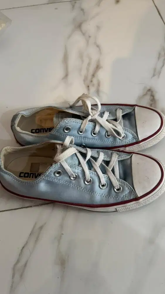 Sepatu converse bekas