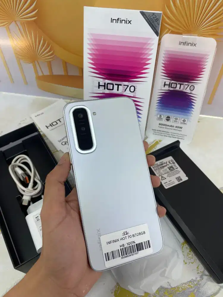 Infinix Hot 70 8/128GB
Warna : Silver Dancer
