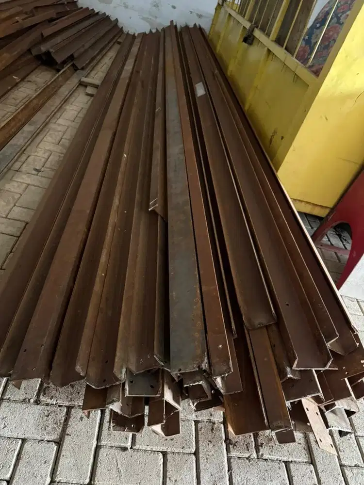 UNP 100 Bekas Rak