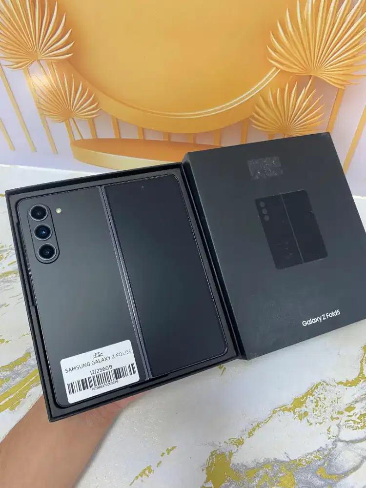 Samsung Z Fold5 12/256GB
Warna : Black