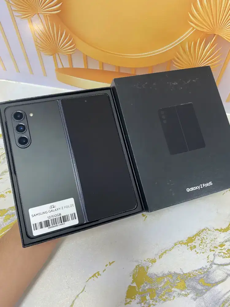 Samsung Galaxy Z Fold 5 12/512GB
Warna : Black