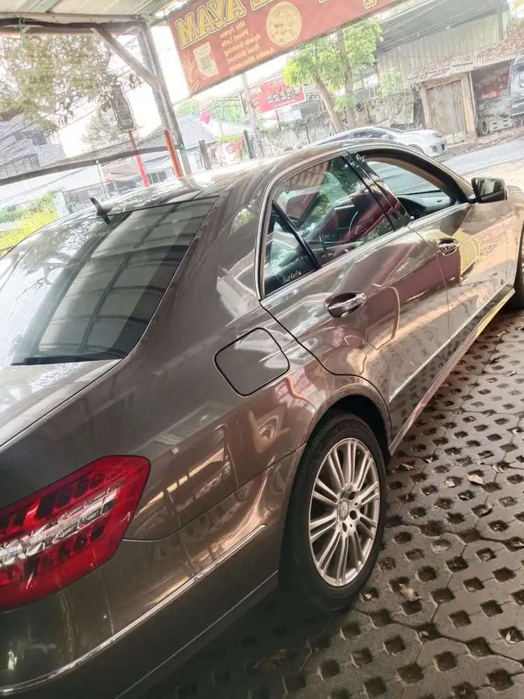 Mercedes-Benz E300 2009 Bensin