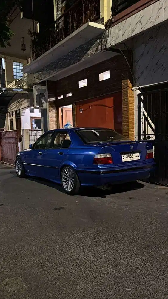 BMW 320i 1996 Bensin