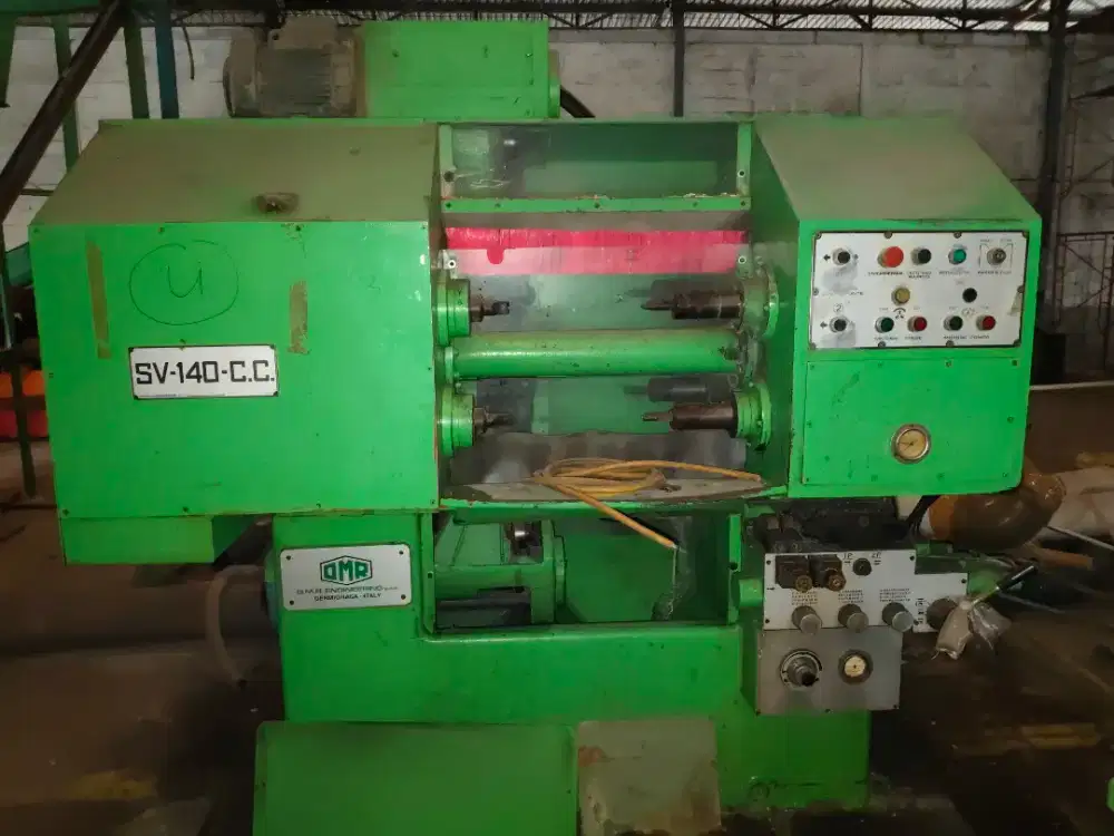 Mesin CNC dalam produksi Modelling sepatu plastik