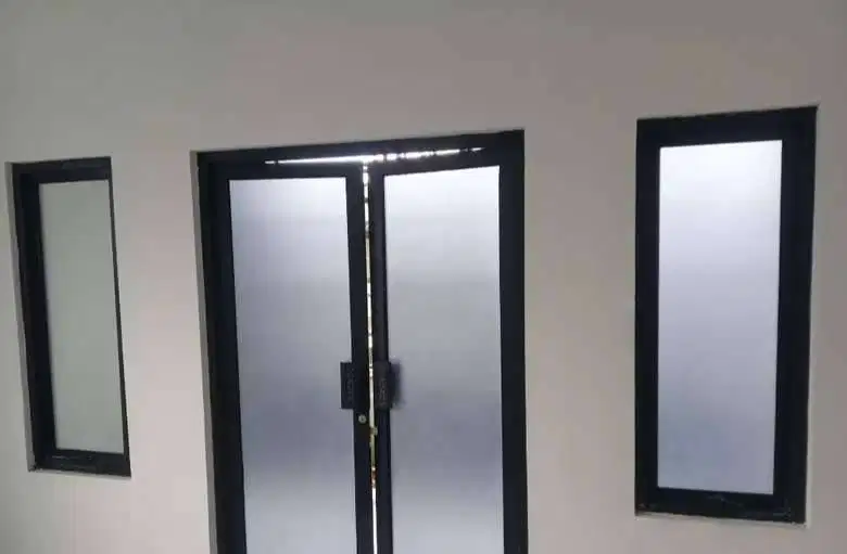 Stiker sunblast sekat ruangan kantor sticker es & kaca film perumahan