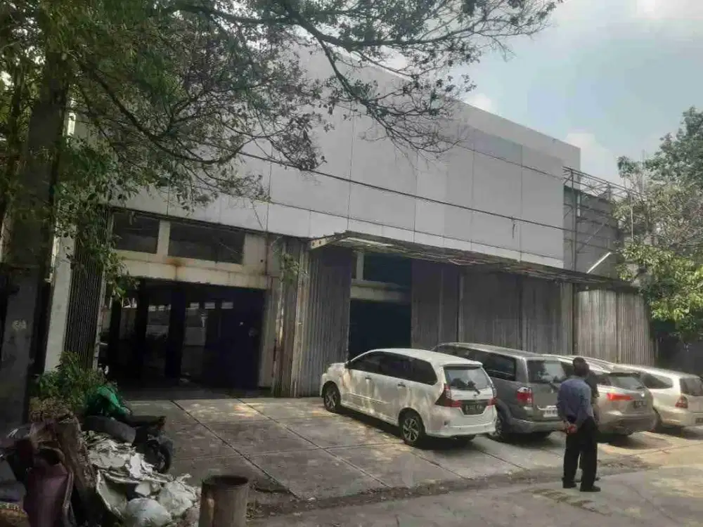 Dijual Showroom mobil harga murah di Jl. Gunung Sahari Jakarta