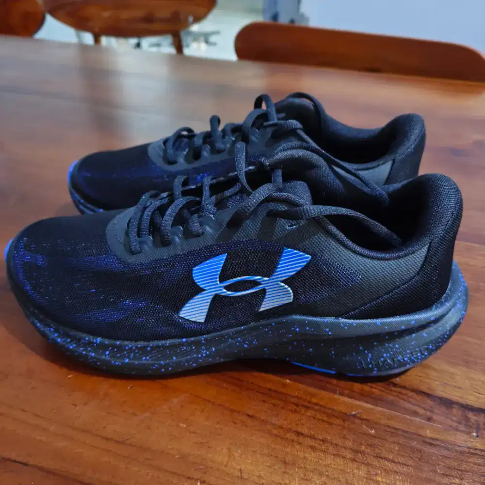 Sepatu Under Armour Charged+ Chase Original - Black Team Royal