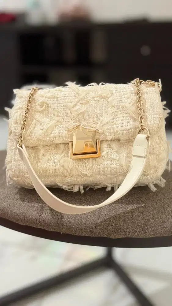 Tas kecil putih lucu, like new
