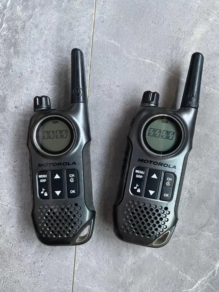 Sepasang Walkie Talkie Motorola ORI , battery baru gress
