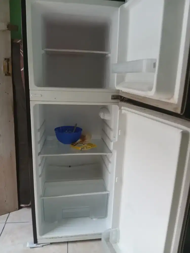 Kulkas 2 Pintu Changhong mulus