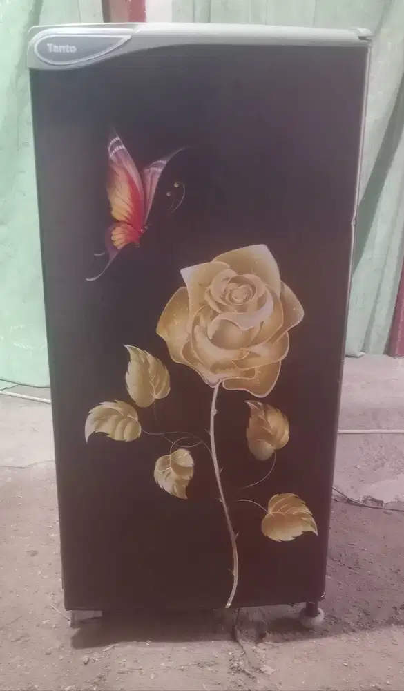 Kulkas 1 pintu PANASONIC TANTO.Mesin original pabrik belum rusak