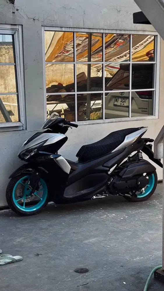 Yamaha Aerox New 2024 Silver Cyan
