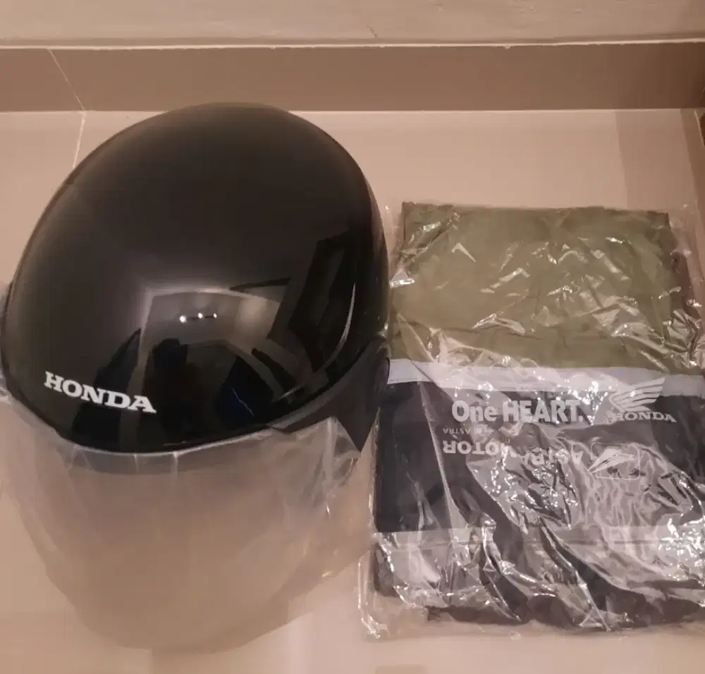 Helm dan Jaket Honda
