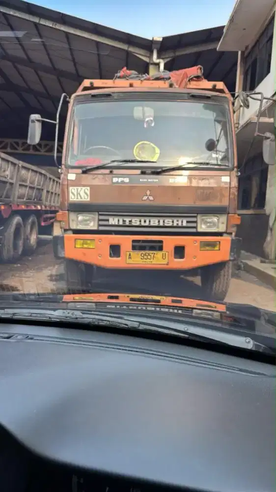 Mitsubishi FN 517 M th 2001 Tronton