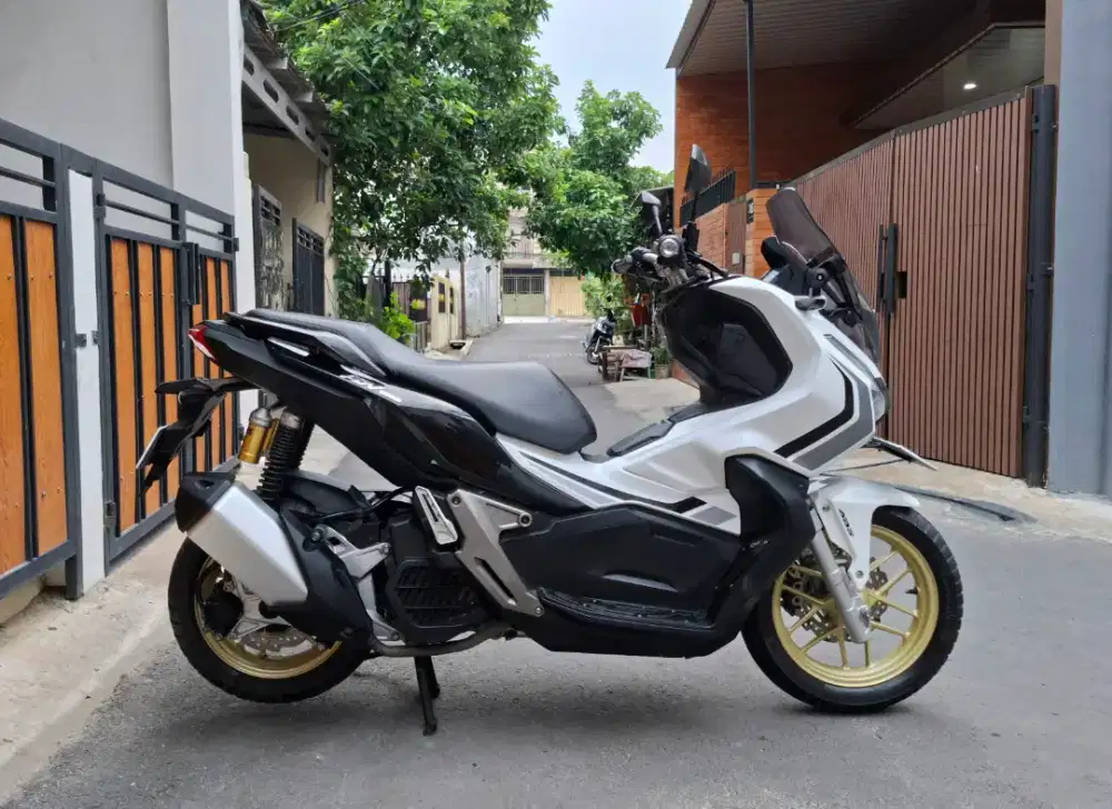 Honda ADV 150 ABS ISS (Tipe Tertinggi) MULUSSS Surat Lengkap