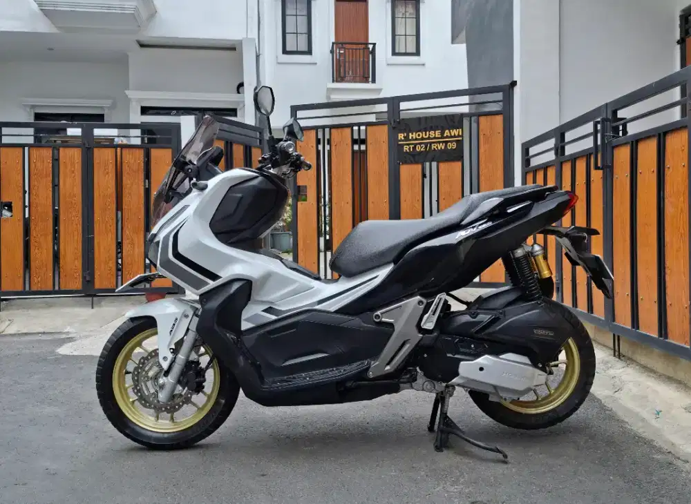 Honda ADV 150 ABS ISS (Tipe Tertinggi) MULUSSS Surat Lengkap