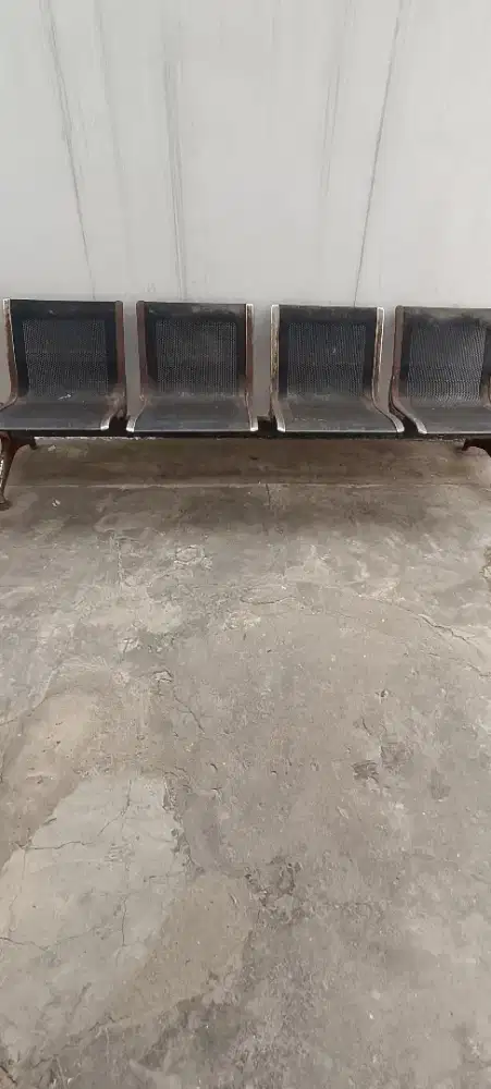 KURSI TUNGGU 4baris (Besi)
