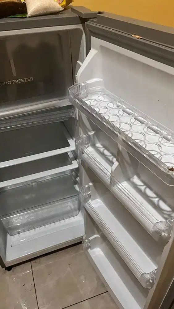 DIJUAL KULKAS POLYTRON JUMBO FREEZER