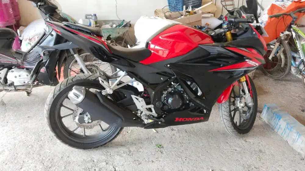 Honda CBR 150R 2024 Istimewa - Jual Cepat KM 3 Ribuan, Mulus Pol
