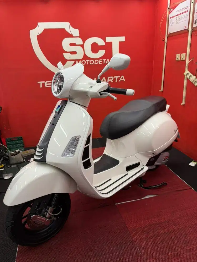Vespa GTS 150 Sport Putih