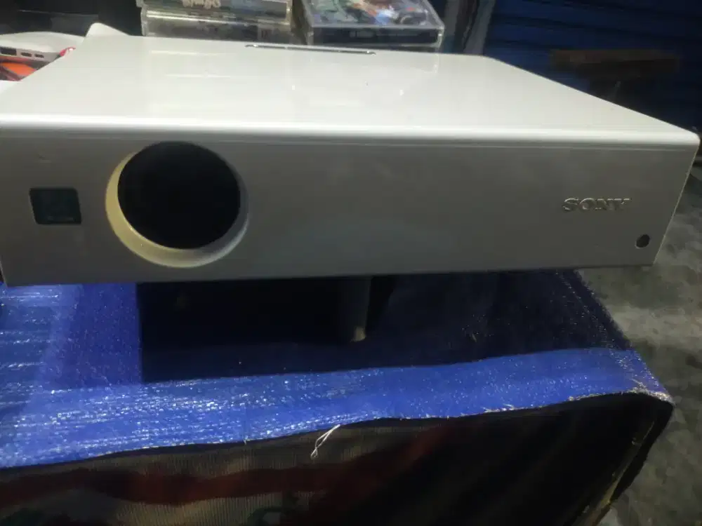 Proyektor sony SVGA VPL-CS6