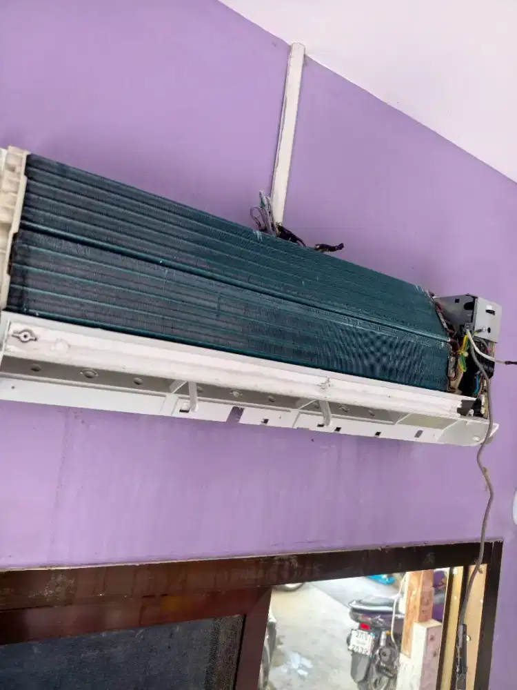 SERVICE AC DAN BONGKAR PASANG