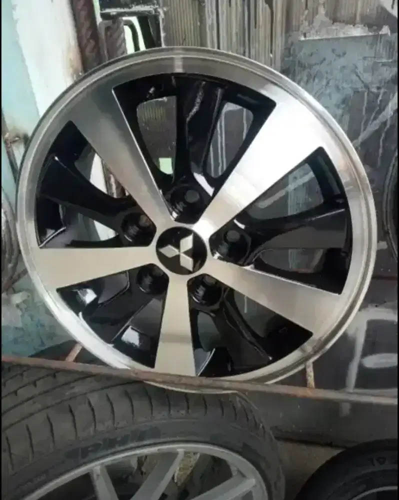 Velg xpander r15 pcd 5x114 udah two tone