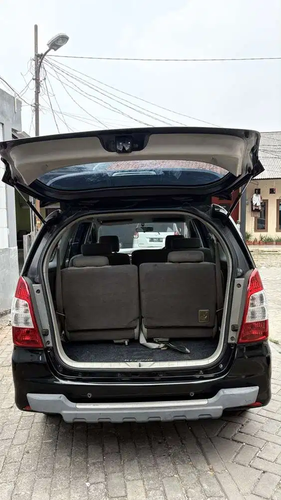Toyota Kijang Innova 2011 Bensin