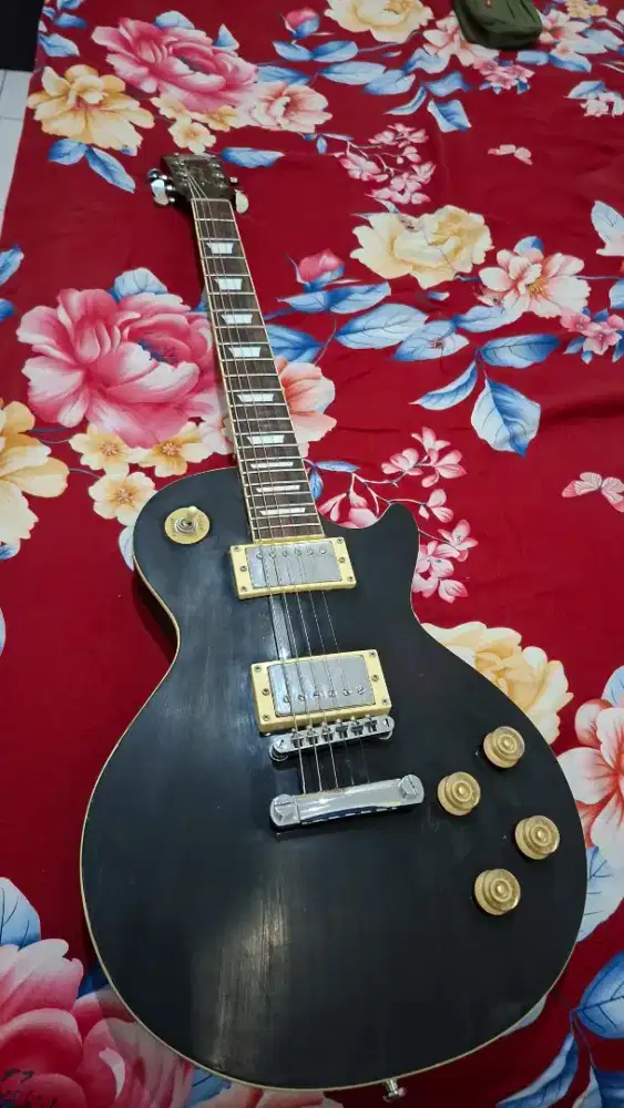 gitar lespaul custom minus lecet di body(urgent)