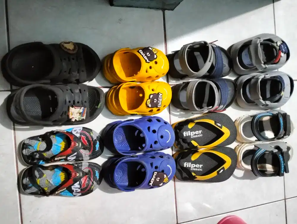 Sepatu sendal anak