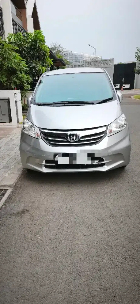 Honda Freed PSD silver 2012