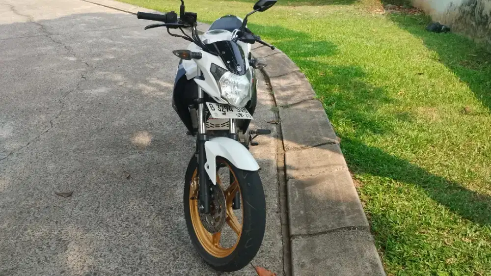Dijual Motor Vixion 2015 NVA warna putih
