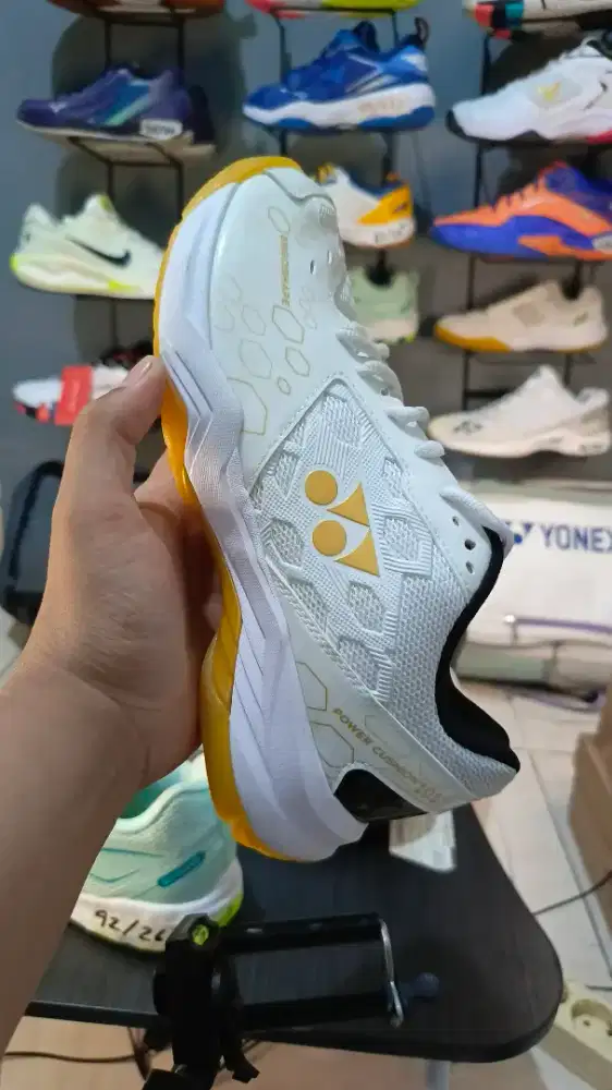 YONEX SHB 101 like new