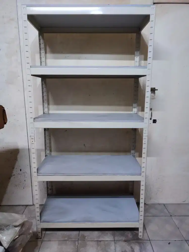 Rak besi serbaguna