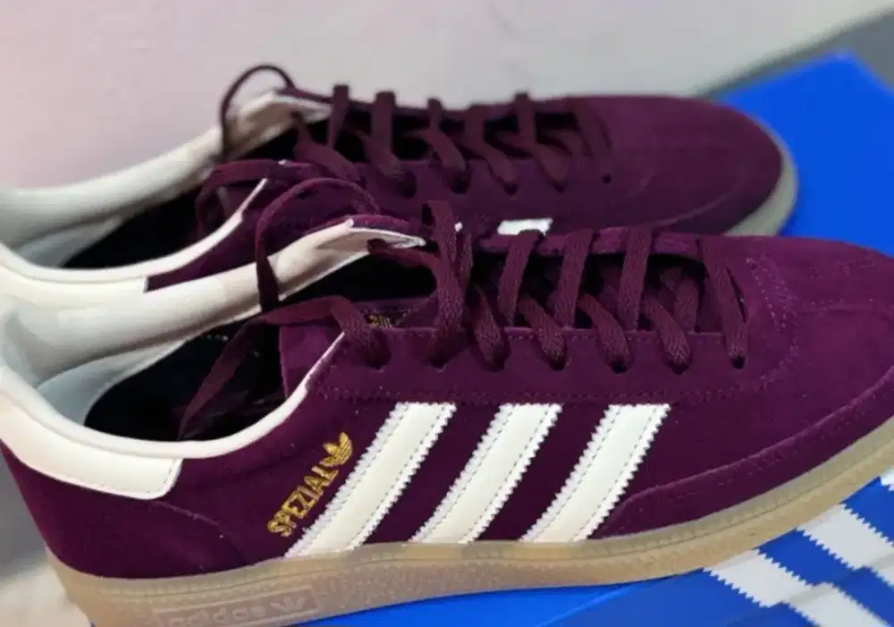 Sepatu adidas handball maroon