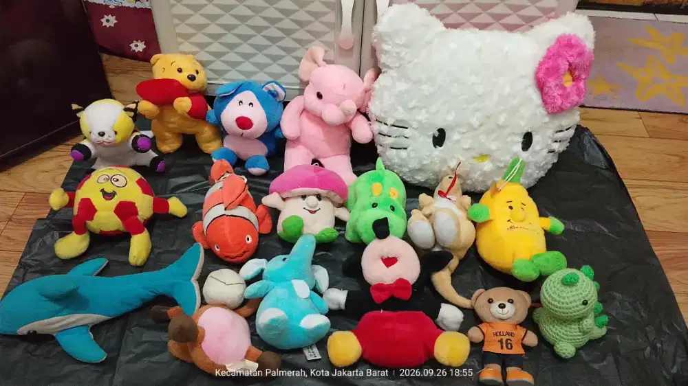 Di jual aja nih ada 17 pcs aneka boneka