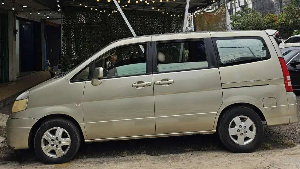 Nissan Serena 2005 Bensin