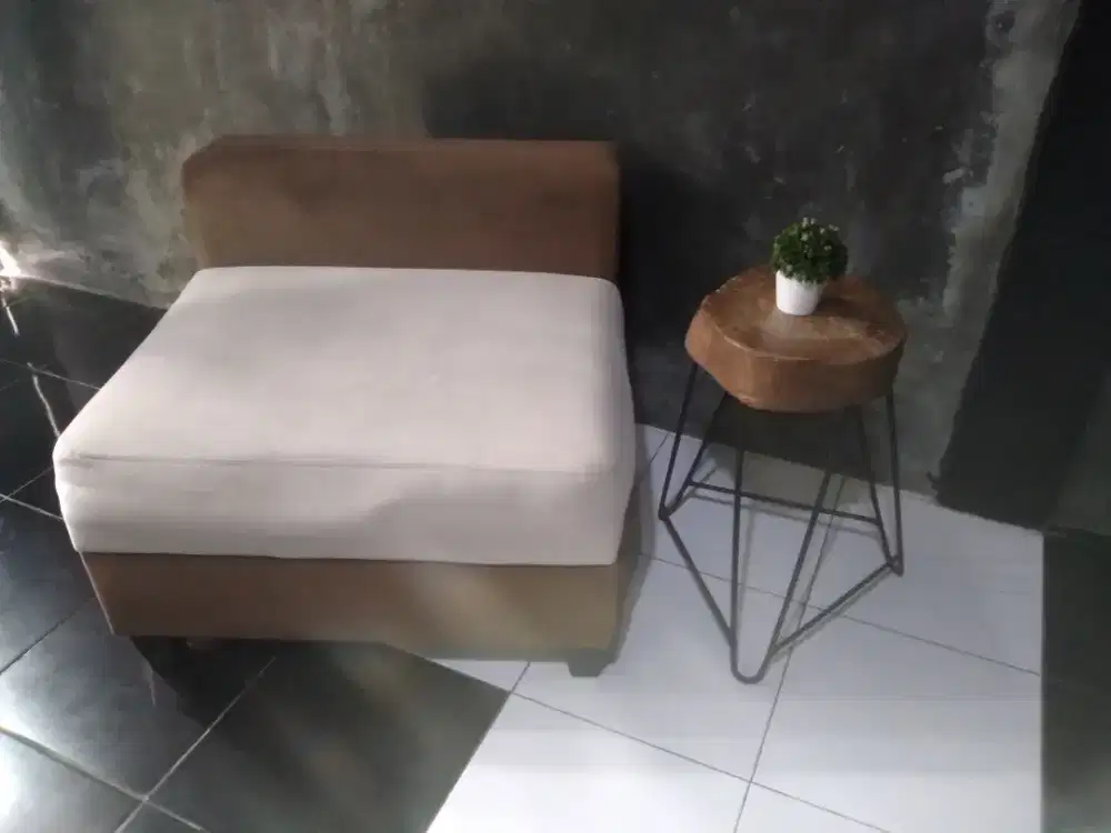 big sofa capuchino cafe