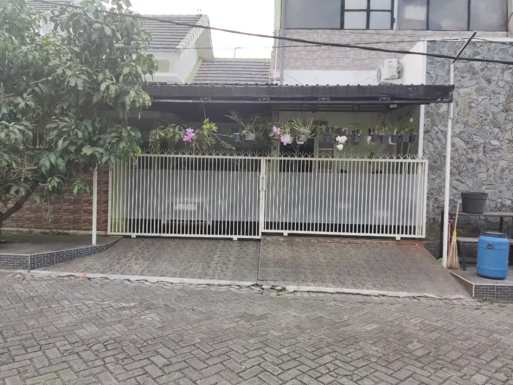 Rumah Siap Huni Dekat Jalan Raya