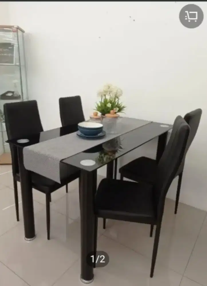Meja makan kaca tempered informa