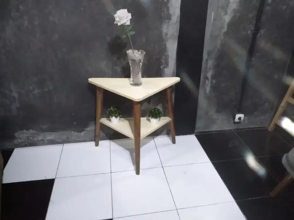 coffe table triangle