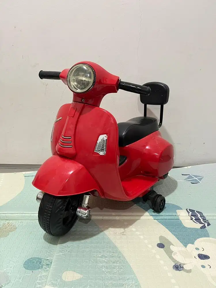Vespa Motor-motoran Mainan Anak-anak Otomatis
