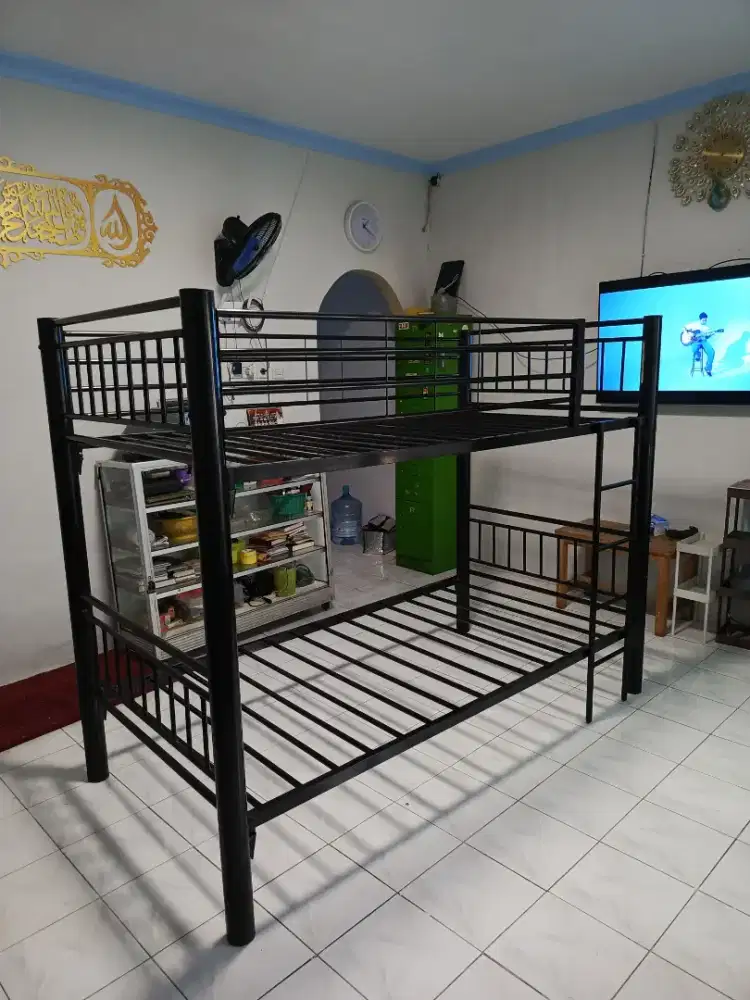 Jual Ranjang Tingkat Informa Besi 2 Susun – Kokoh & Minimalis