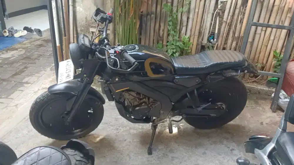 Motor custom bratcafe byson