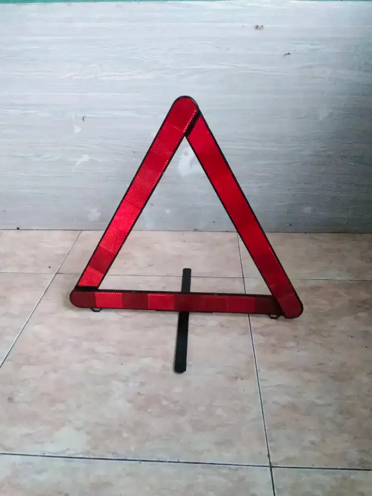 Reflektor segitiga