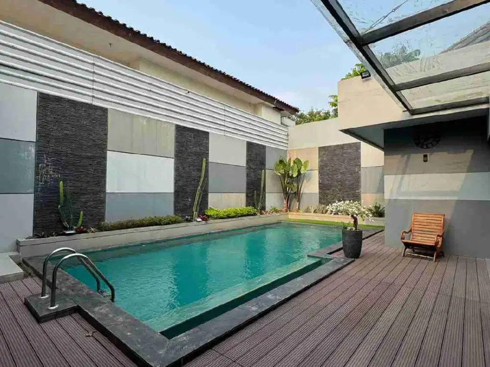 Rumah Mewah 1 Lt lengkap dengan Private Pool di Cinere
