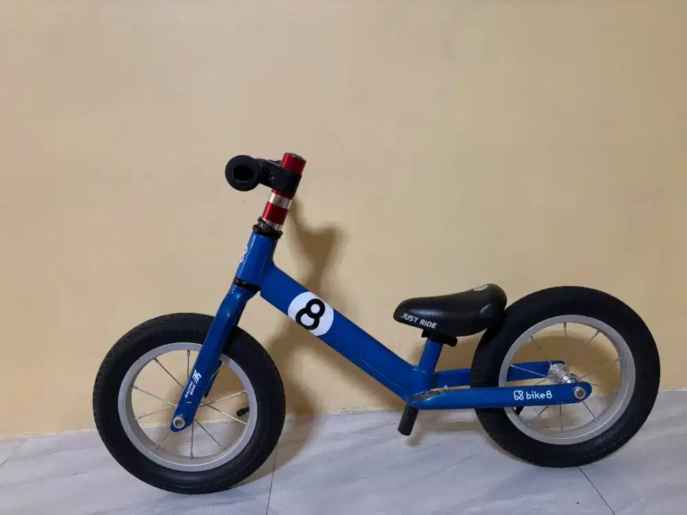 Pushbike Bike8 + Helm Rockfish