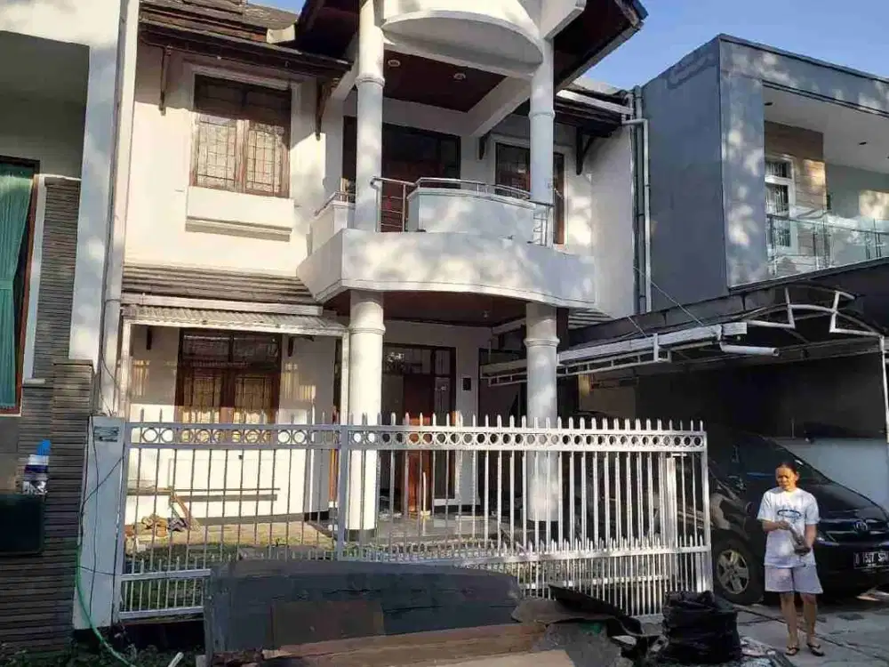 jual rumah komp istana regency