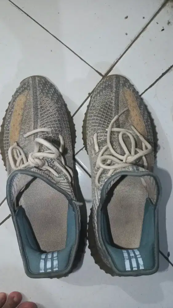 Sepatu Adidas Yezzy